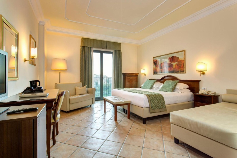 Hotel Athena