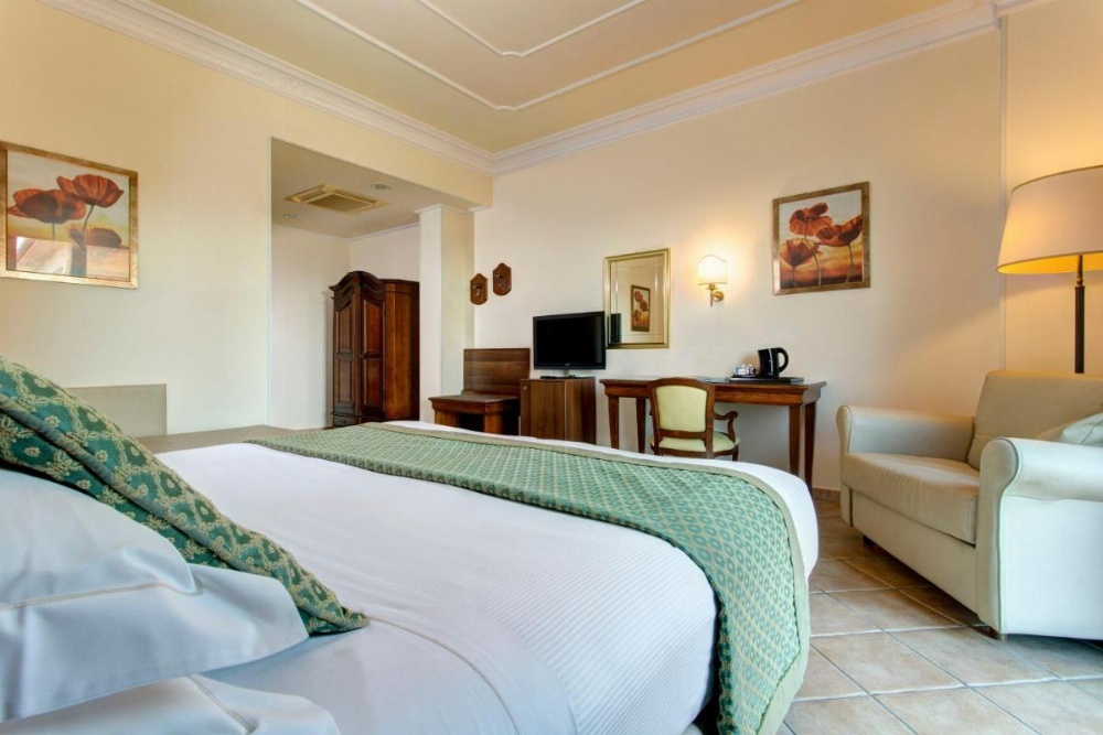 Hotel Athena