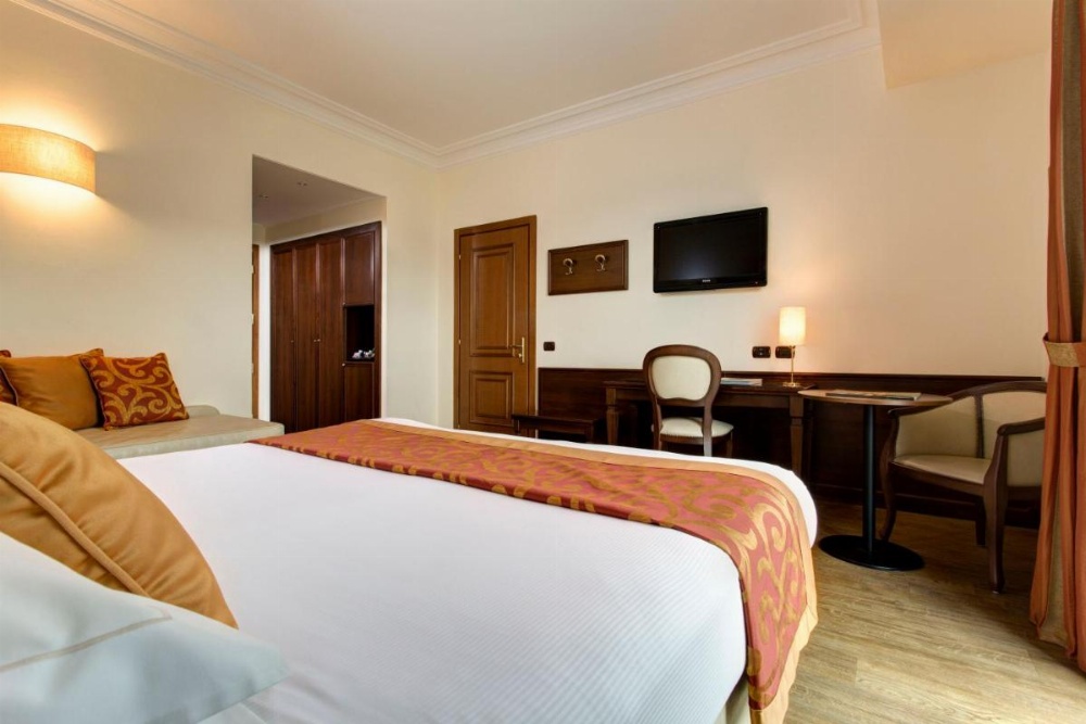 Hotel Athena